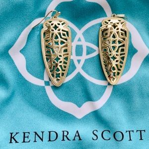 EUC Kendra Scott Sadie earrings gold